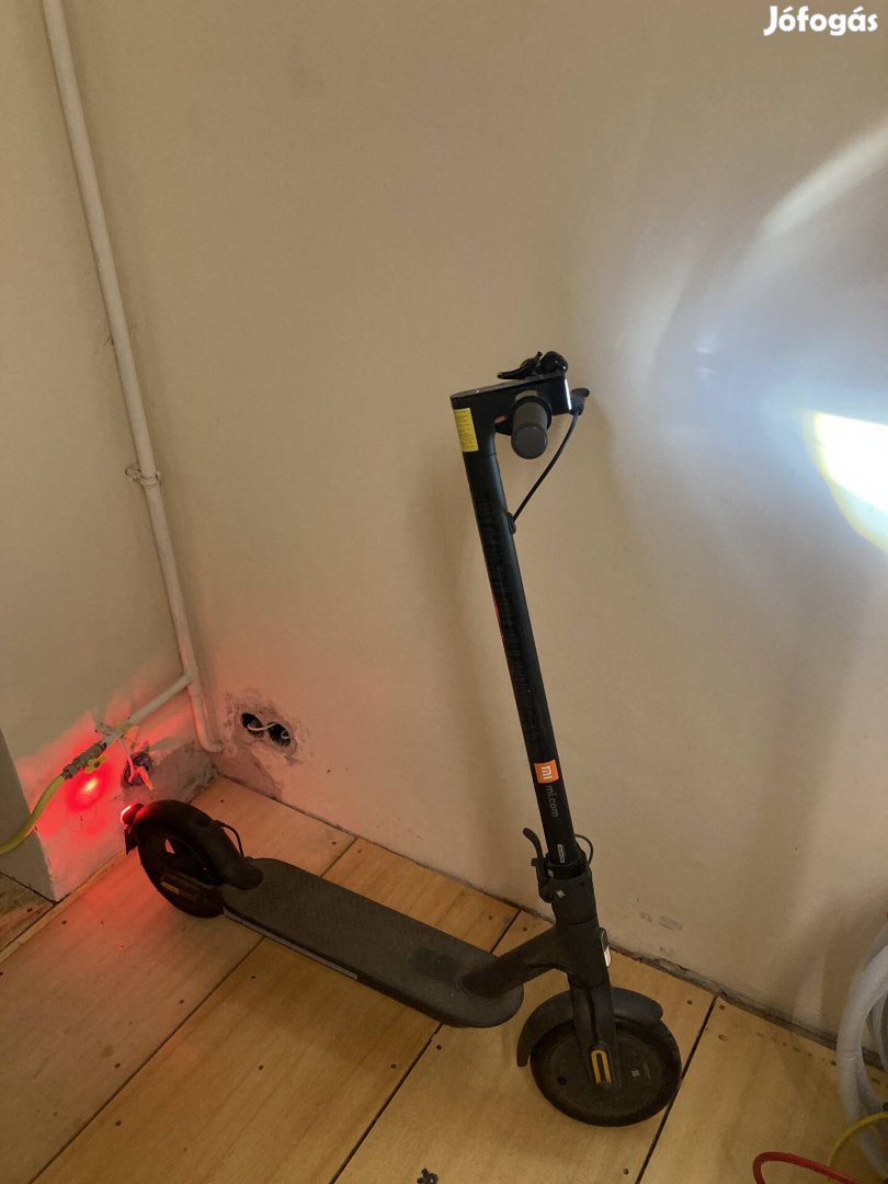 Xiaomi Mi Electric Scooter Essential elektromos roller