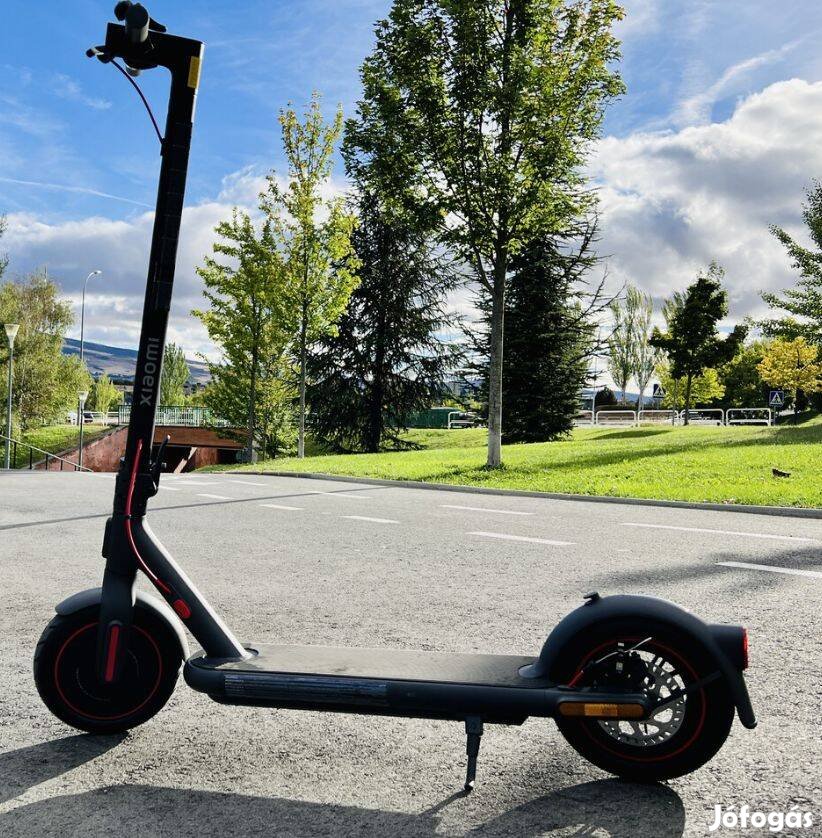 Xiaomi Mi Elektromos Roller Pro 4 tuningolt újszerű