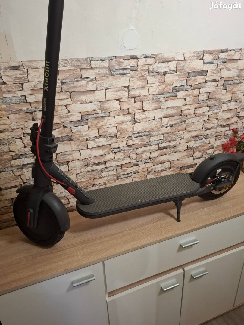 Xiaomi Scooter 4 elektromos roller