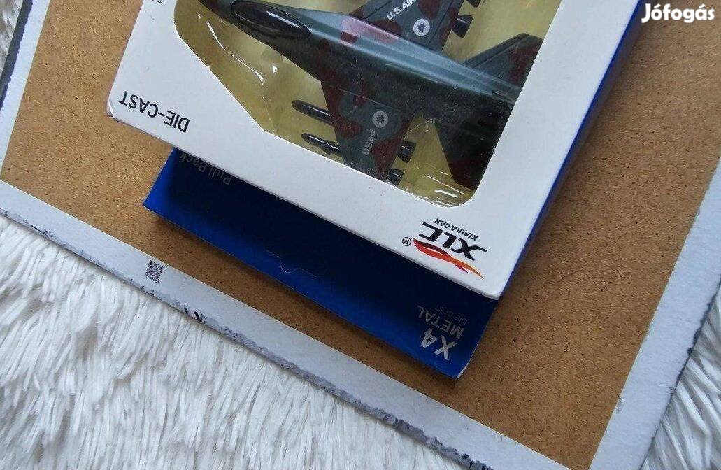 Xlc Die-Cast Model 1210 modell repülök 4 db egyben új