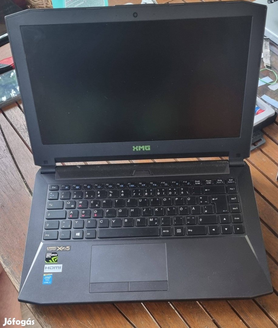 Xmg P406 gamer laptop alkatrésznek