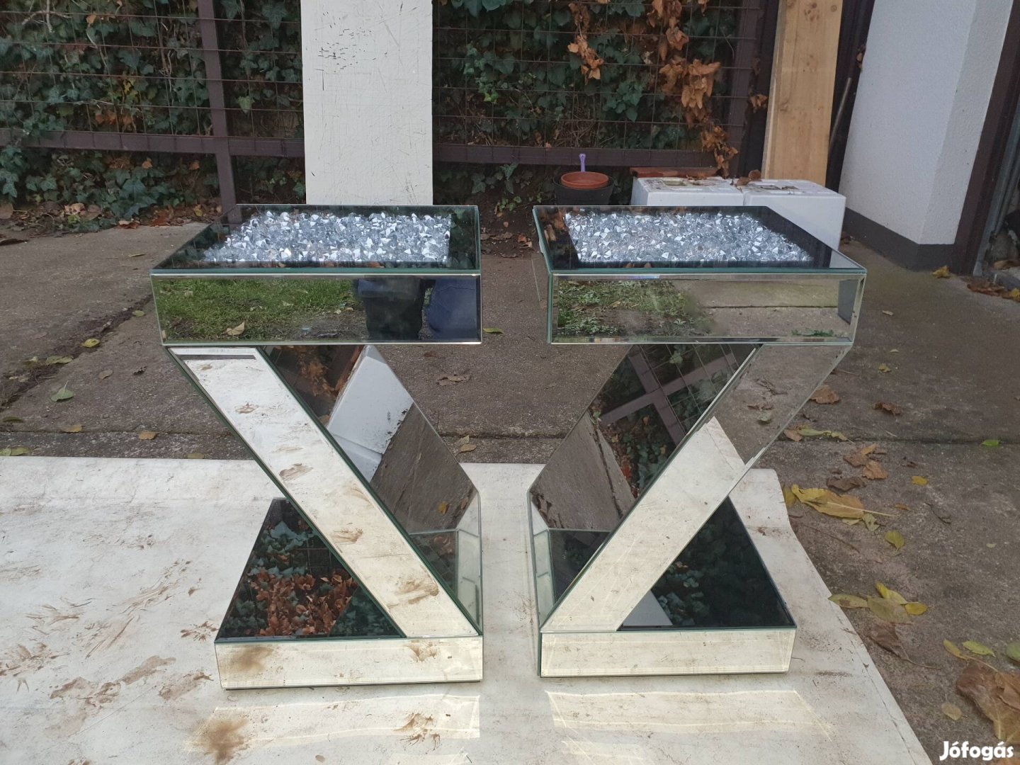 Xora kristályasztal