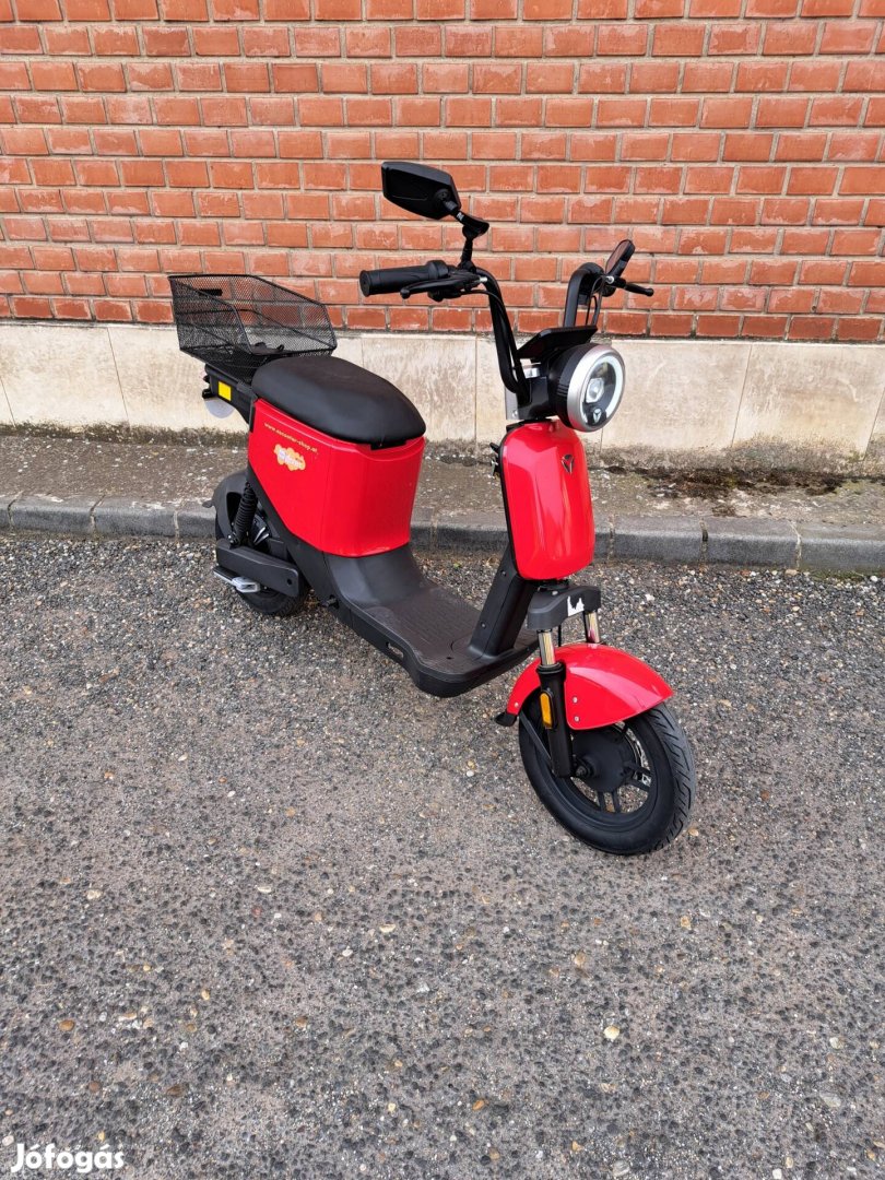 Yadea zt 05 48v lítium 1050km újszerű 