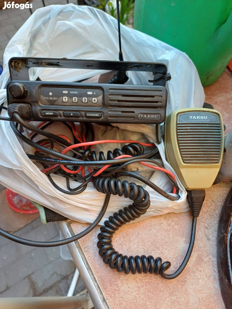 Yaesu urh rádió 4 csatornás eladó