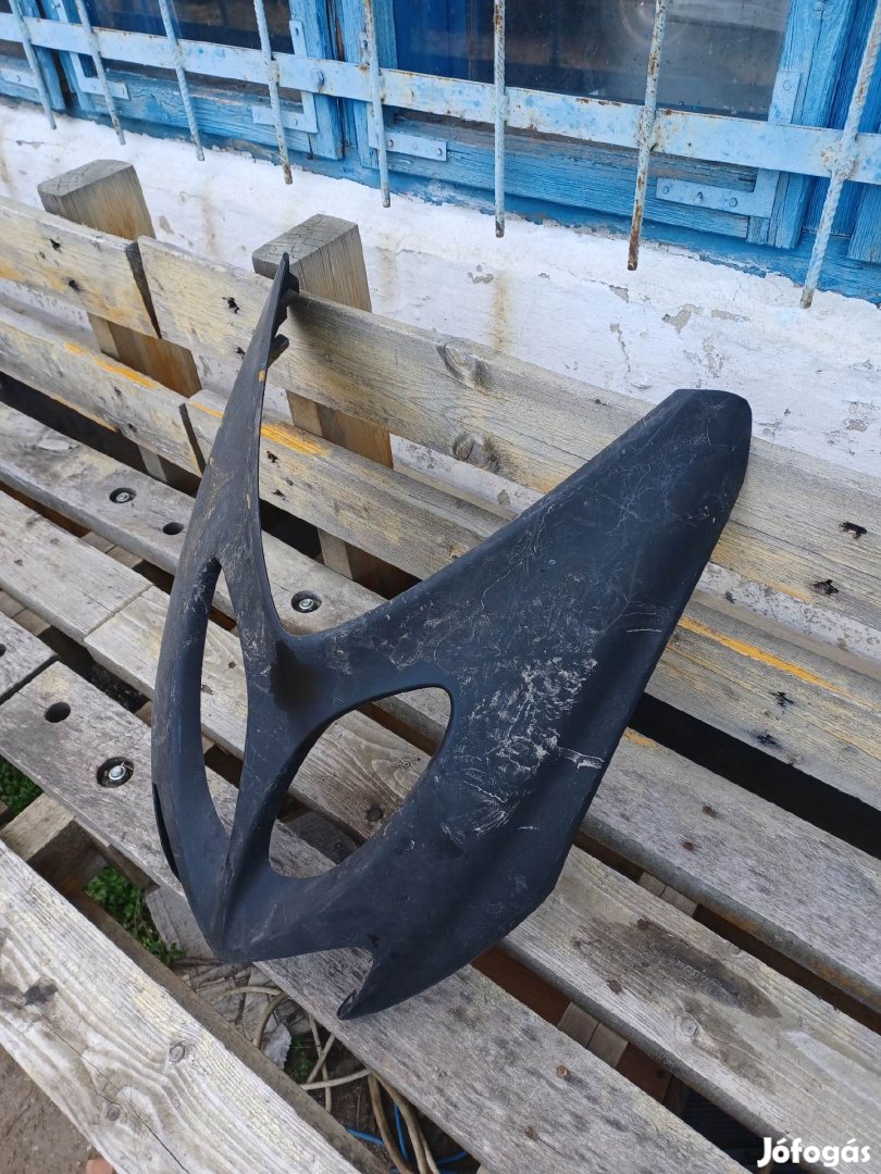 Yamaha Aerox első idom