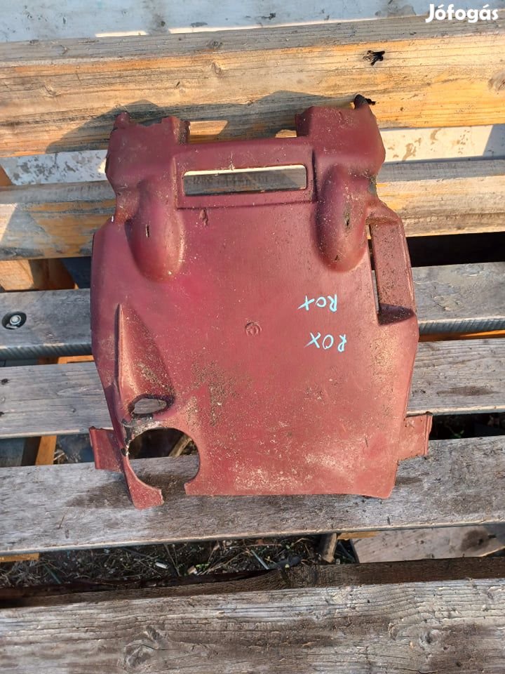 Yamaha Aerox hátsó kerék fölötti idom