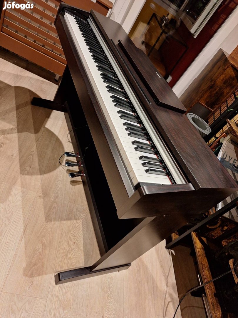 Yamaha Arius Ydp142 kalapácsmechanikás zongora eladó