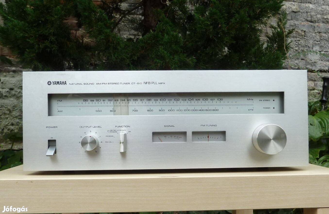 Yamaha CT-610 AM / FM Stereo Tuner Hifi Rádió