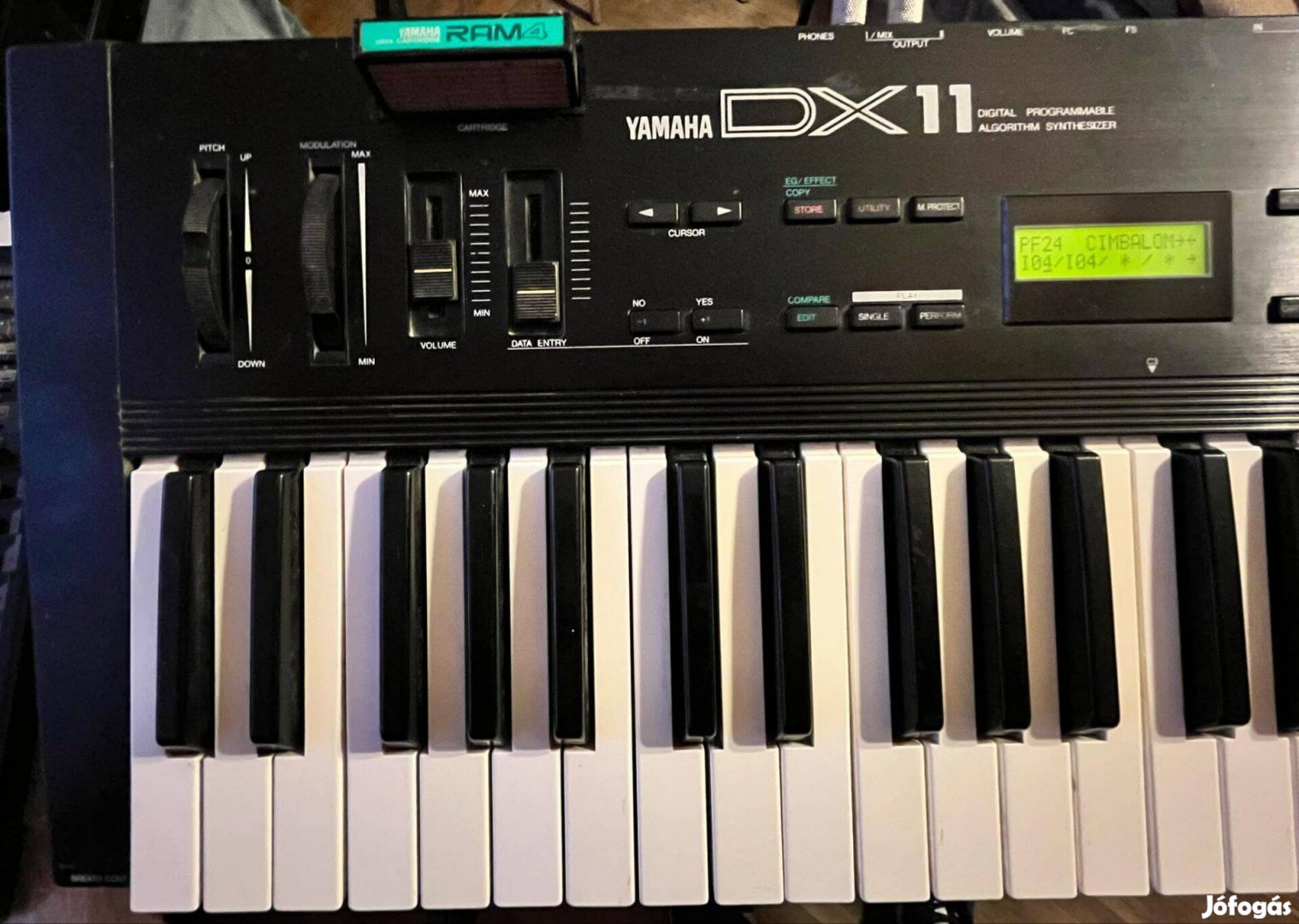 Yamaha DX11 szintetizátor