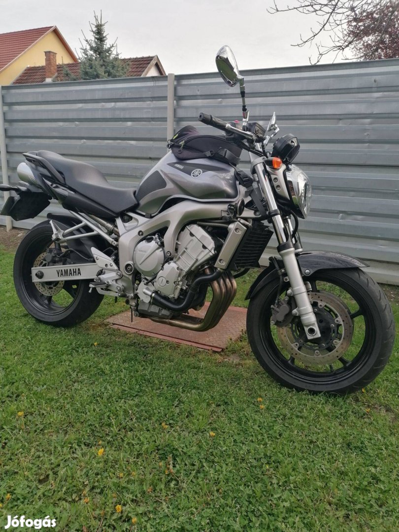 Yamaha FZ6-N Motorkerékpár