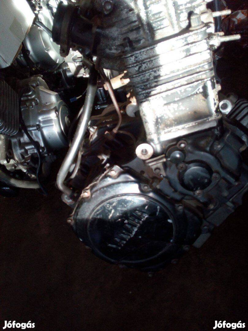 Yamaha FZ 750 alkatrész , komplett blokk