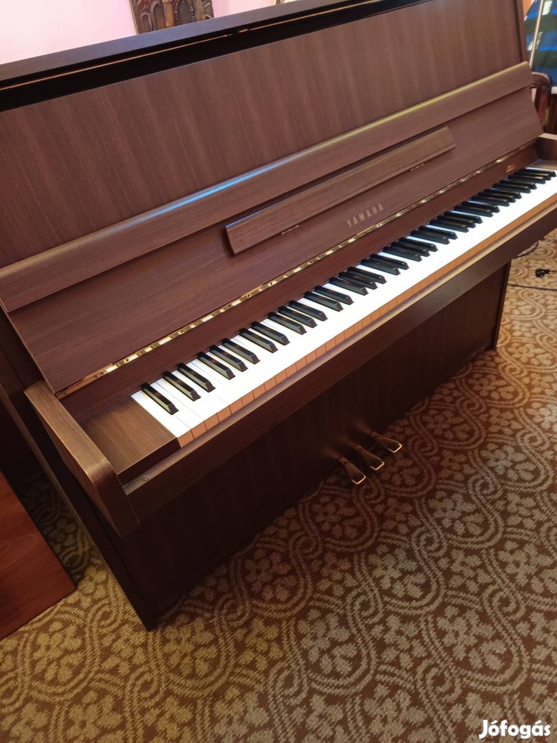 Yamaha Fiatal Pianino Ujszerüen Hangolva Garanciával