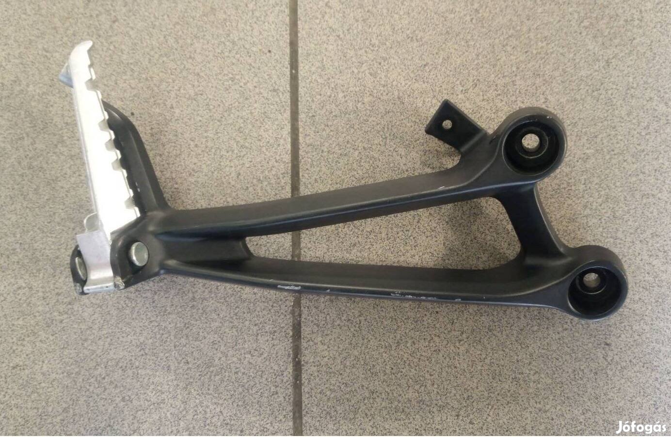 Yamaha MT 07 utaslábtartó jobb
