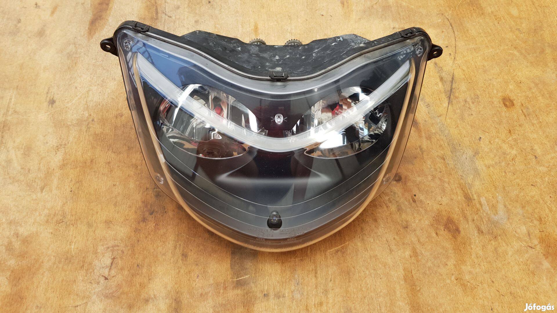 Yamaha Majesty YP 250 első lámpa