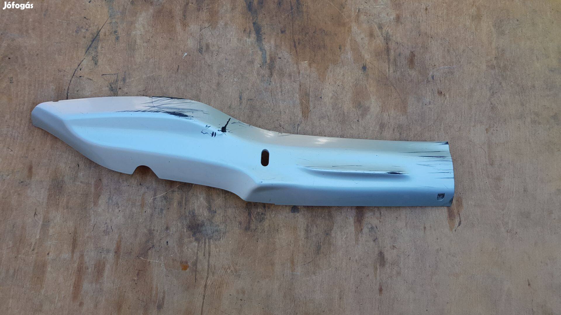Yamaha Majesty YP 250 taposó alatti idom jobbos sérült