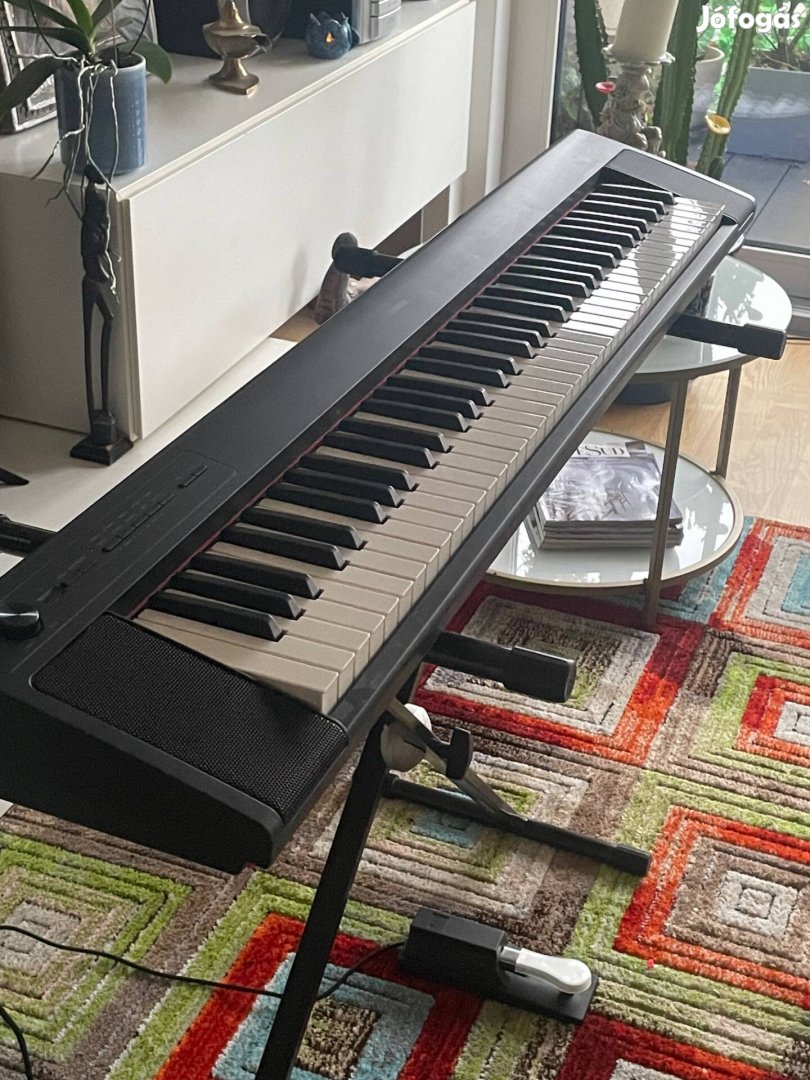 Yamaha NP-32 + állvány és pedál
