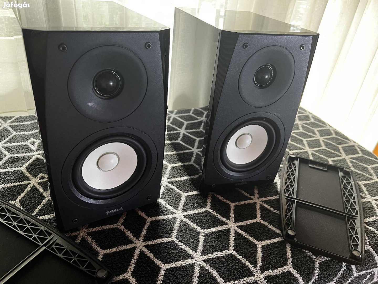 Yamaha NS-BP182 hangfal kicsi a bors