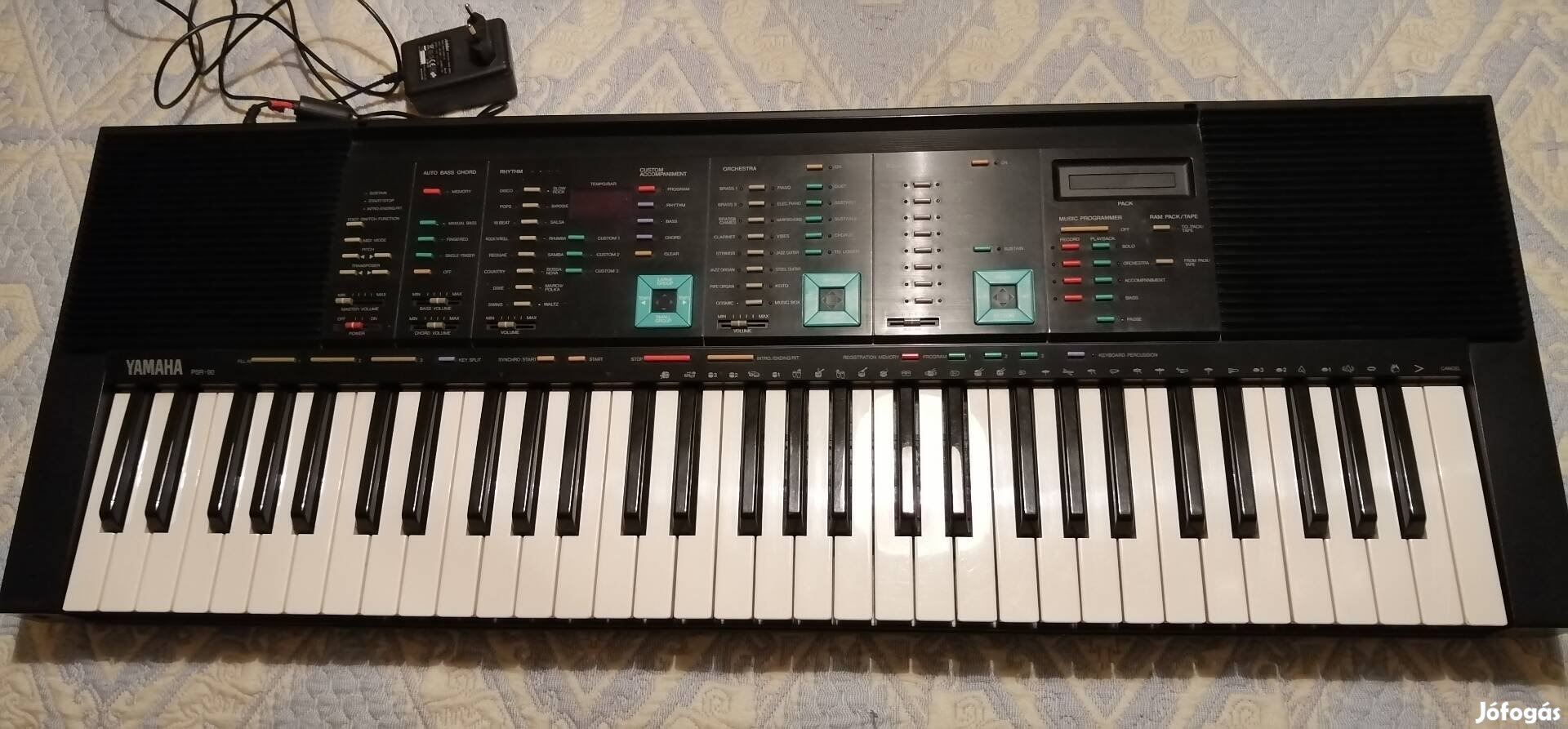 Yamaha PSR-90 szintetizátor. 