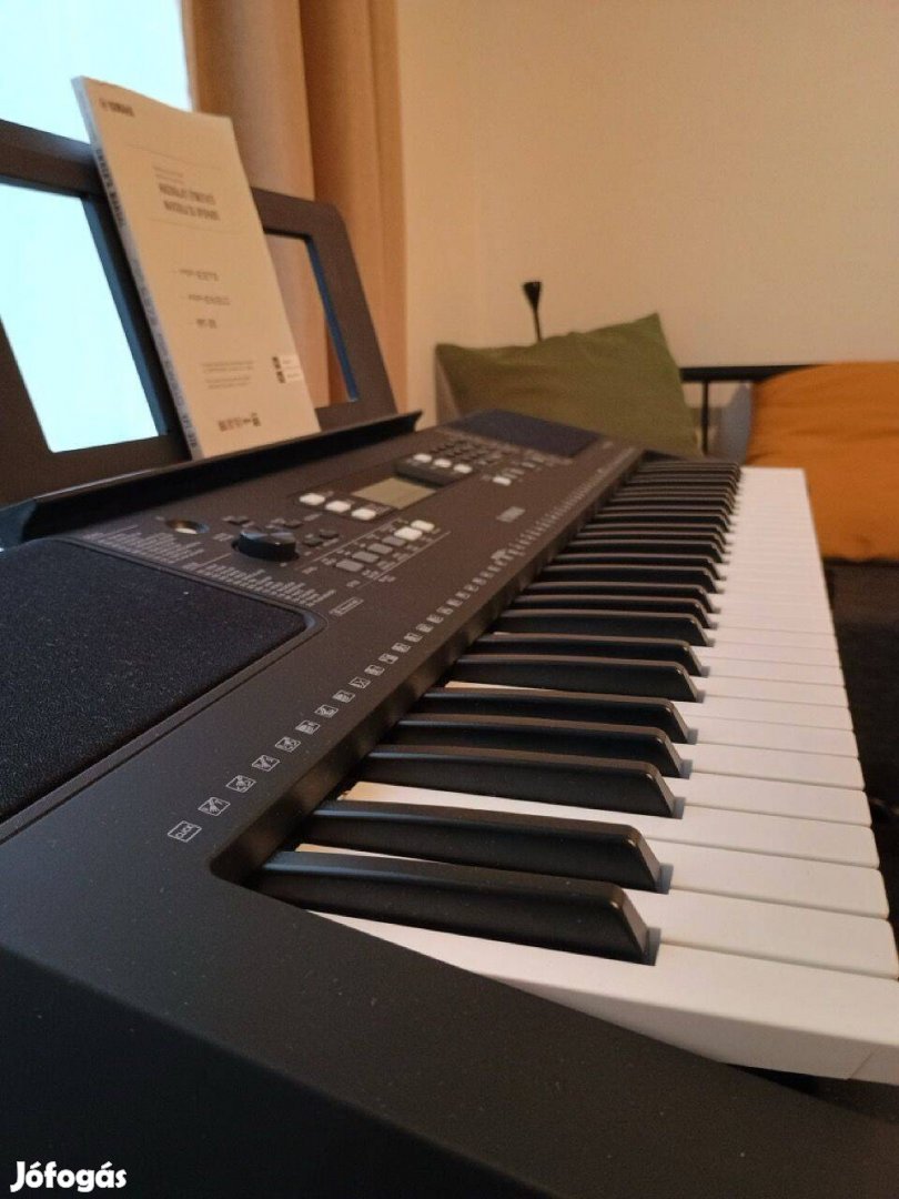 Yamaha PSR-E373 állvánnyal