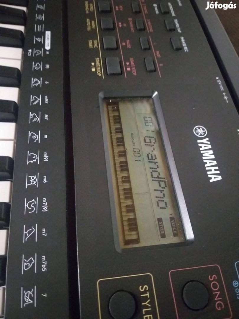 Yamaha PSR-E 273 szintetizátor