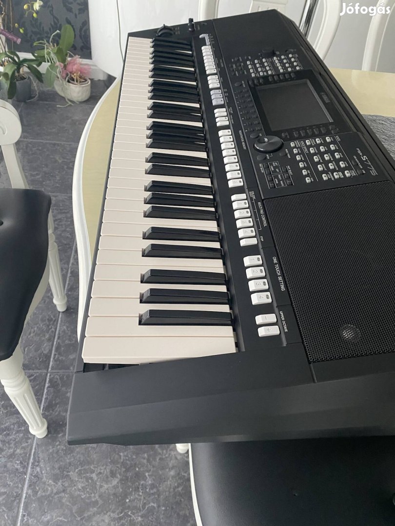 Yamaha PSR -S775