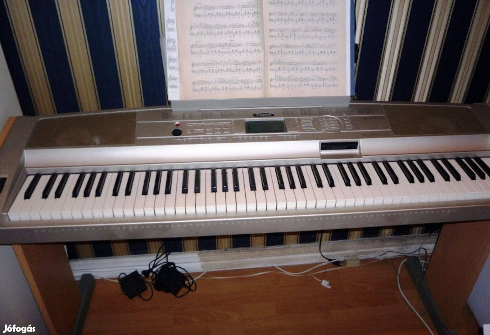 Yamaha Portable Grand Dgx-500 szintetizátor