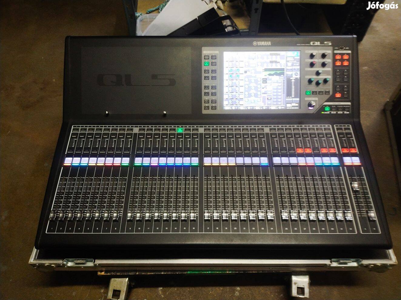 Yamaha QL5 mixer