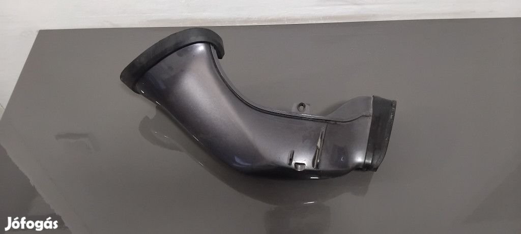 Yamaha R1 '04-06 Jobb oldali Ram air cső