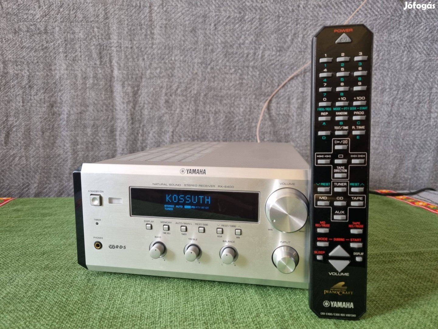 Yamaha RX-E410 erősítő távirányítóval