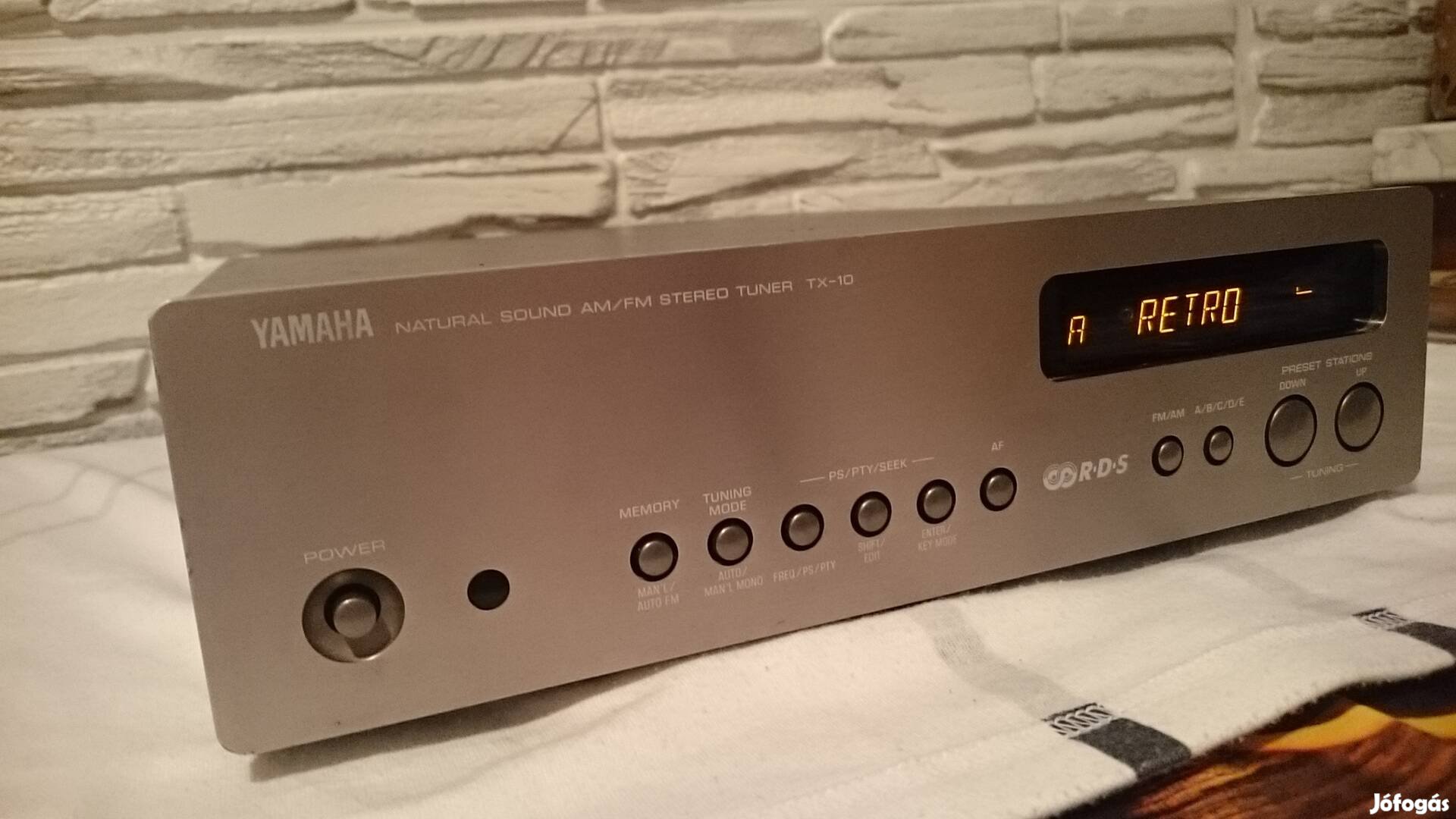 Yamaha TX-10 fém előlapos sztereó RDS tuner, rádió 