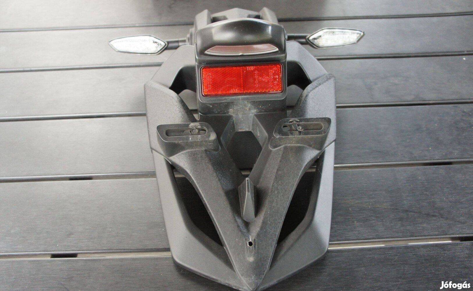 Yamaha Tmax T Max T-max hátsó sárvédő rendszám tartó 560