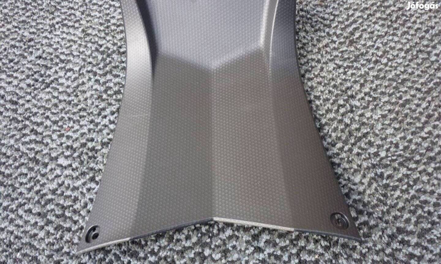 Yamaha Tmax T Max láb közötti takaró idom injektor takaró