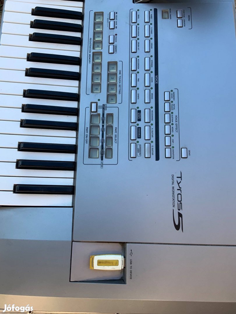 Yamaha Tyros 5 76