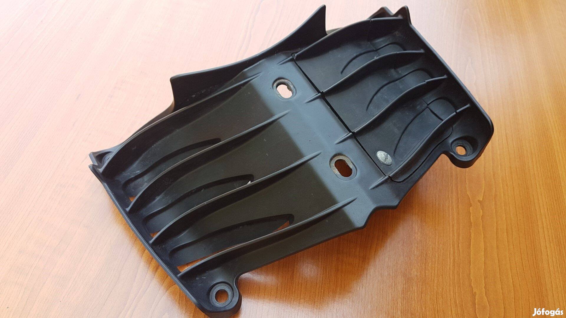 Yamaha XT 125 X Tank előtti takaró és tartó műanyag 09568