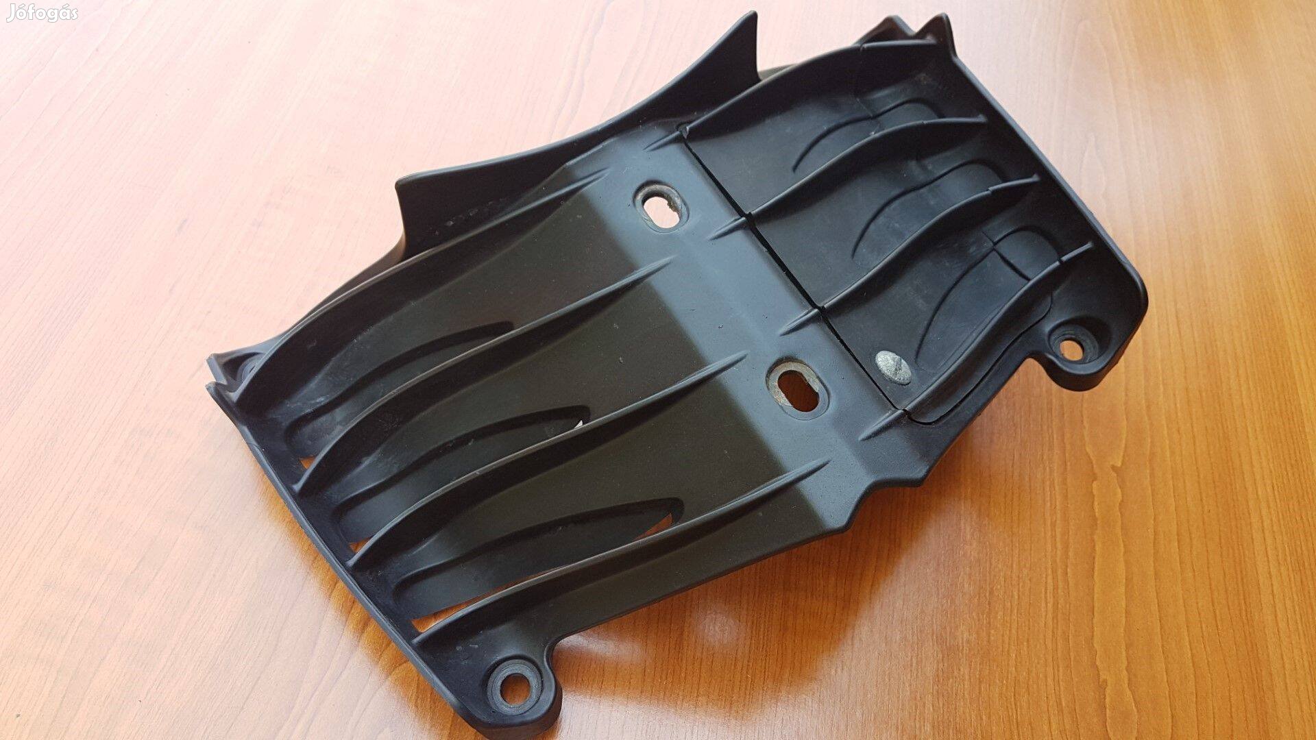 Yamaha XT 125 X Tank előtti takaró és tartó műanyag 09568