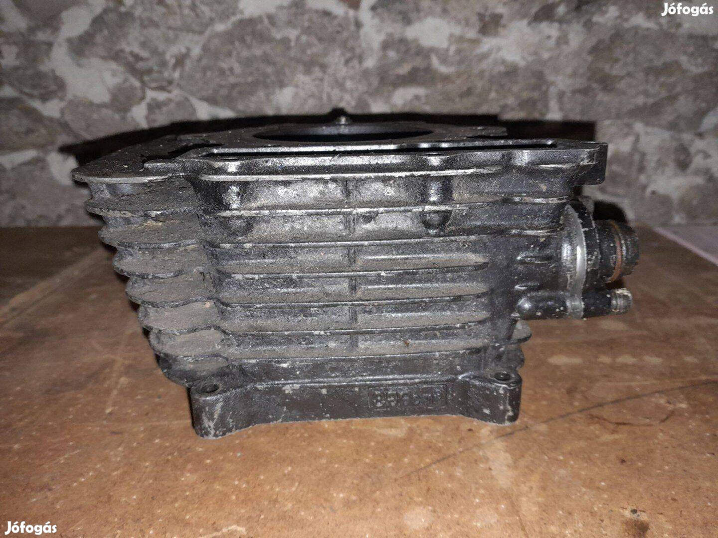 Yamaha XT 400 SRX 400 ? henger dugó