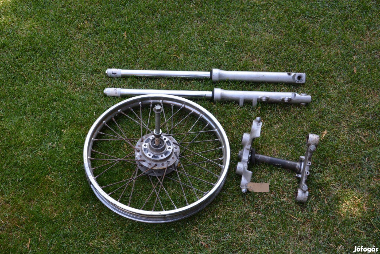 Yamaha XV 125 250 Virago első futómű kerék villahíd teleszkóp szár