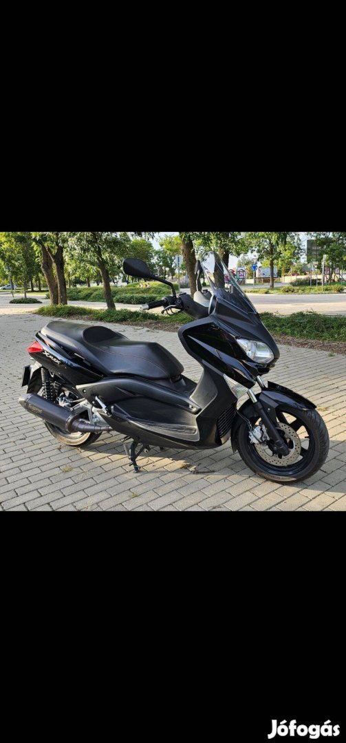 Yamaha X-Max 250