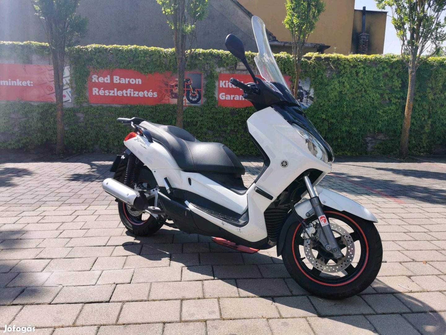 Yamaha X-Max 250 Outlet