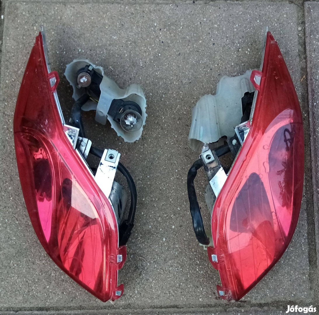 Yamaha X-Max 250 hátsó lámpa