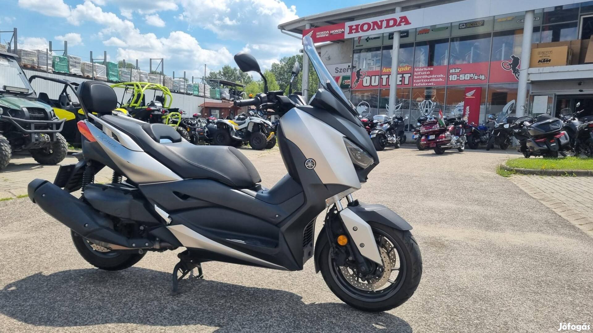 Yamaha X-Max 400 ABS. Mo-i. 1 év garancia