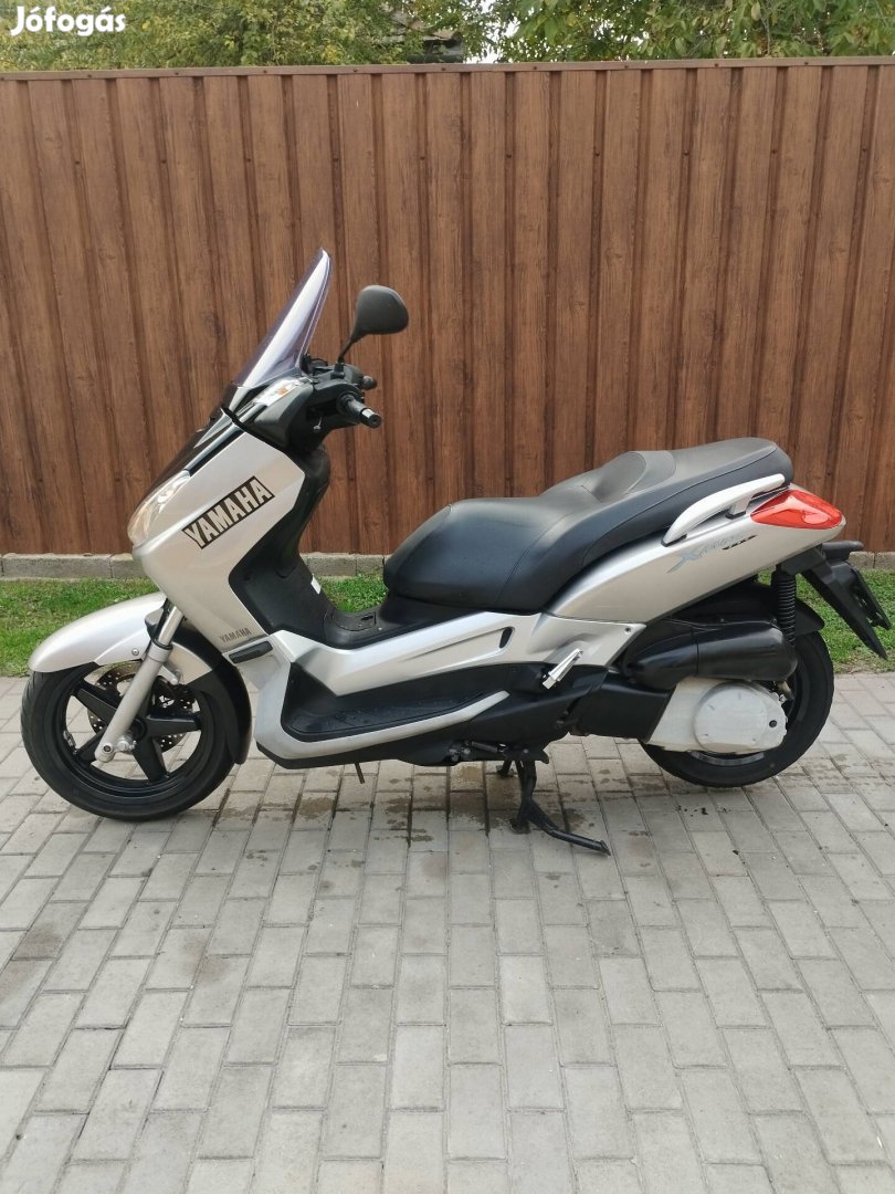 Yamaha X Max 4-T. -250 robogó 