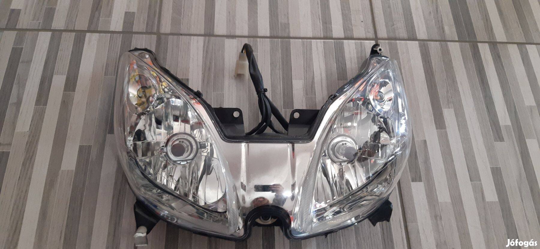 Yamaha X-max első lámpa