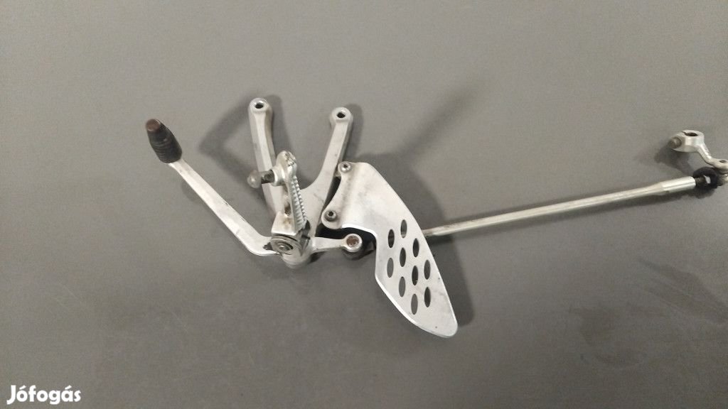 Yamaha Yzf R1 (2004) - Bal oldali lábtartó konzol és váltókar
