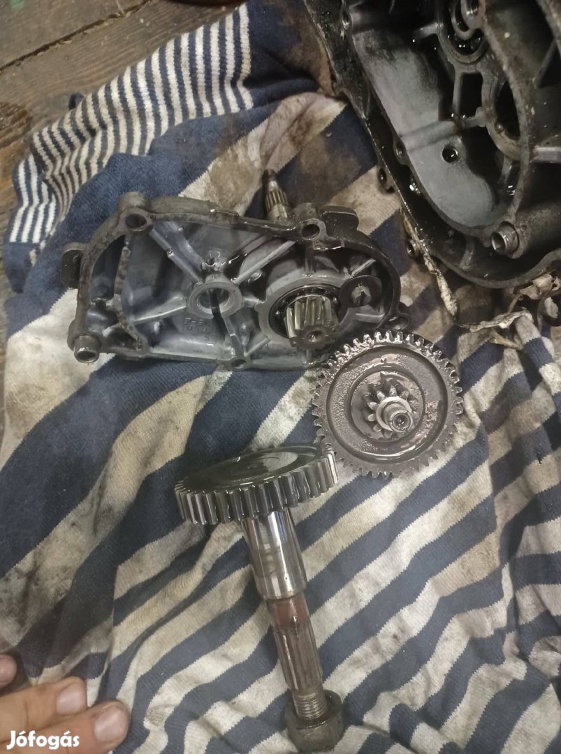 Yamaha jog 2ja hátsó kihajtás végáttétel