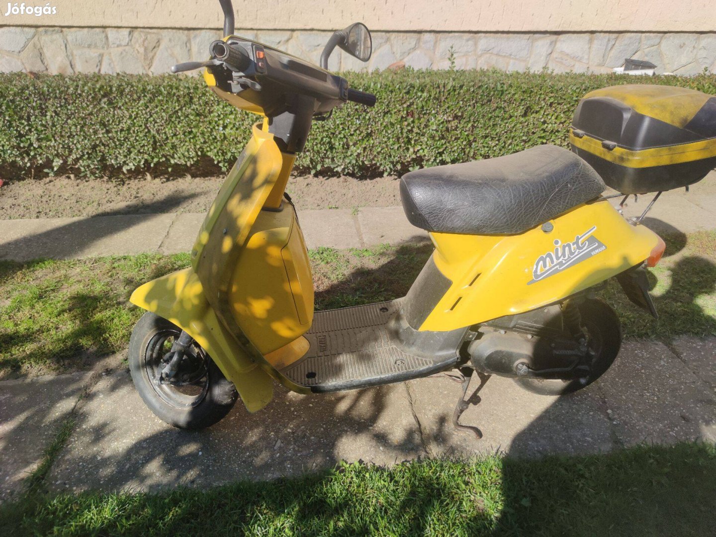 Yamaha mint kistestű robogó