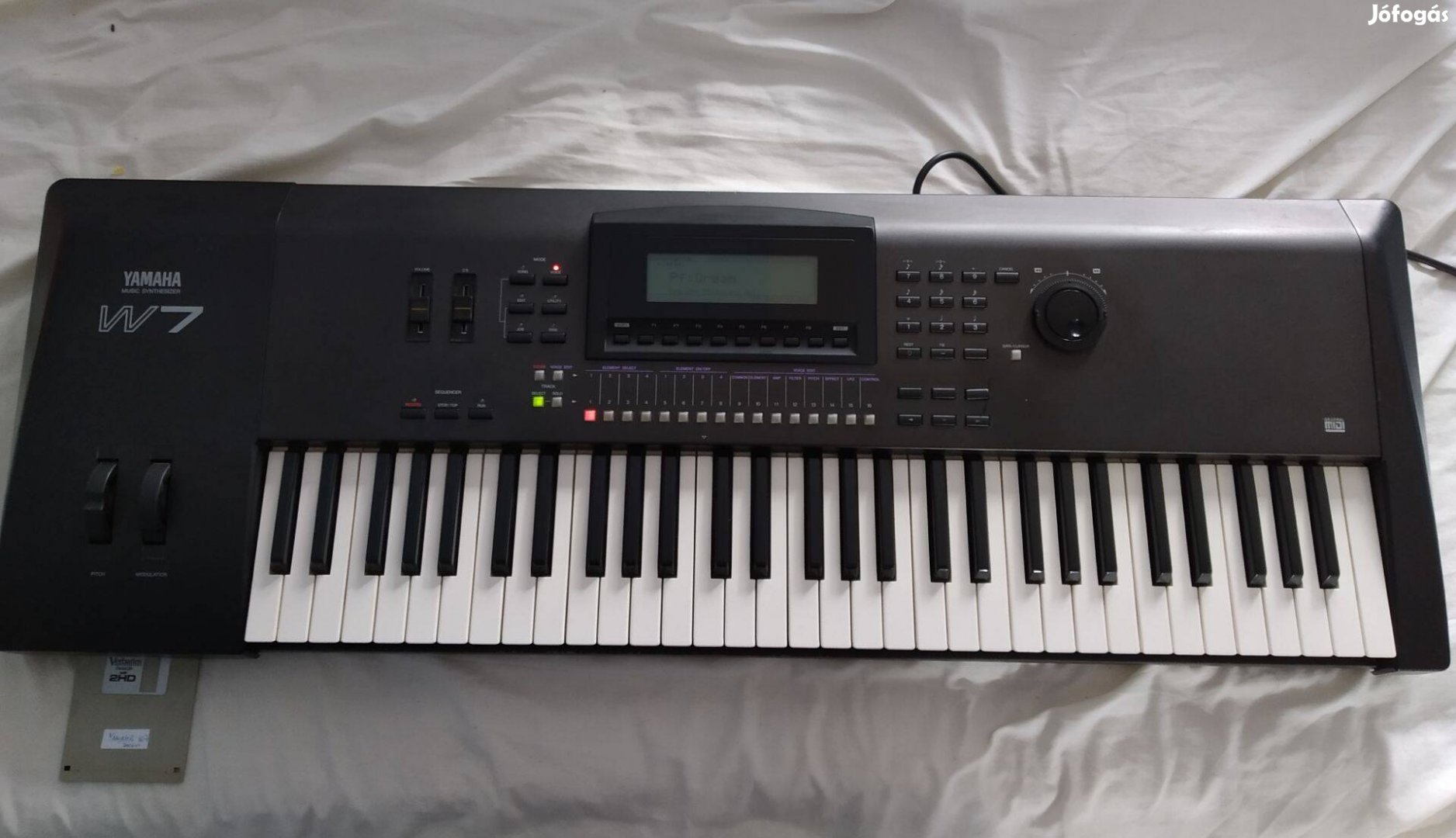 Yamaha music workstation, W7