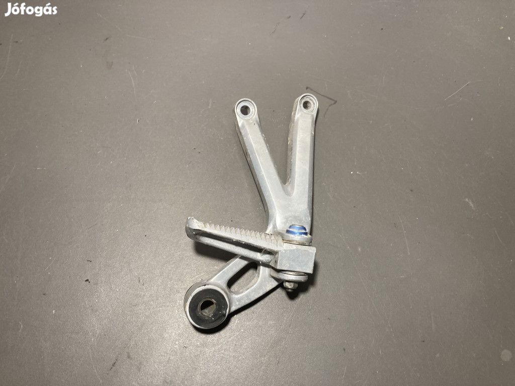 Yamaha r6 1999-2002 jobb hátsó lábtartó konzol