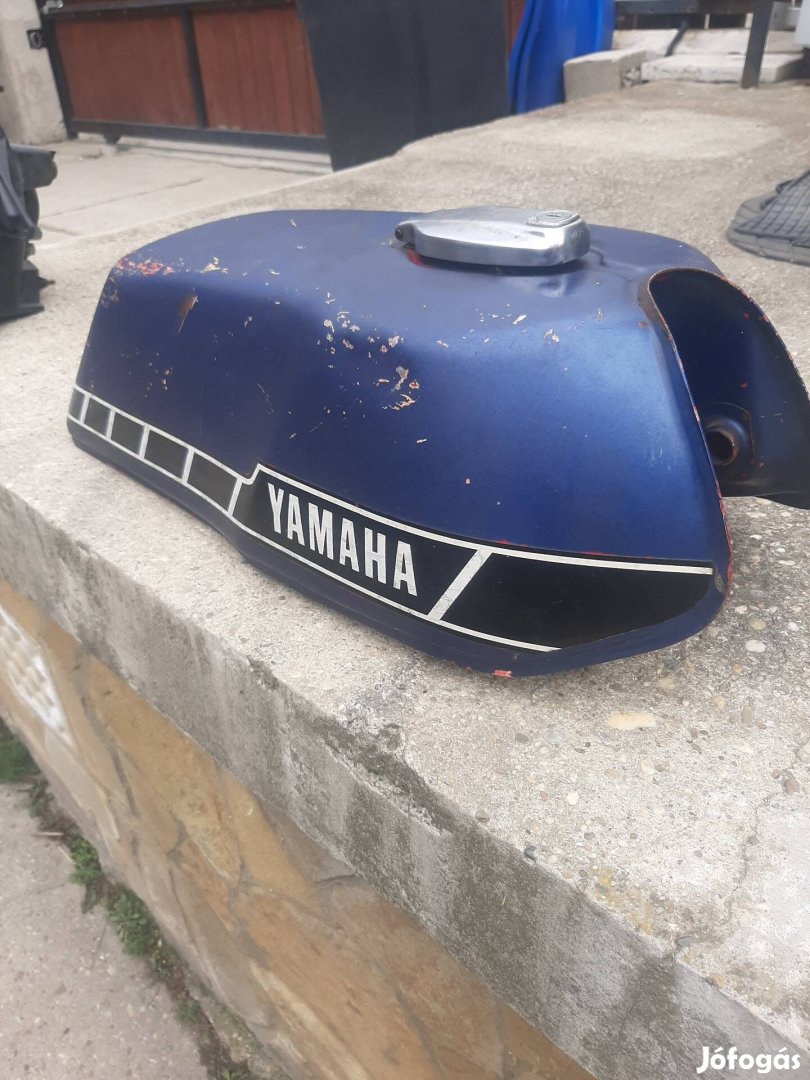 Yamaha retró benzintank