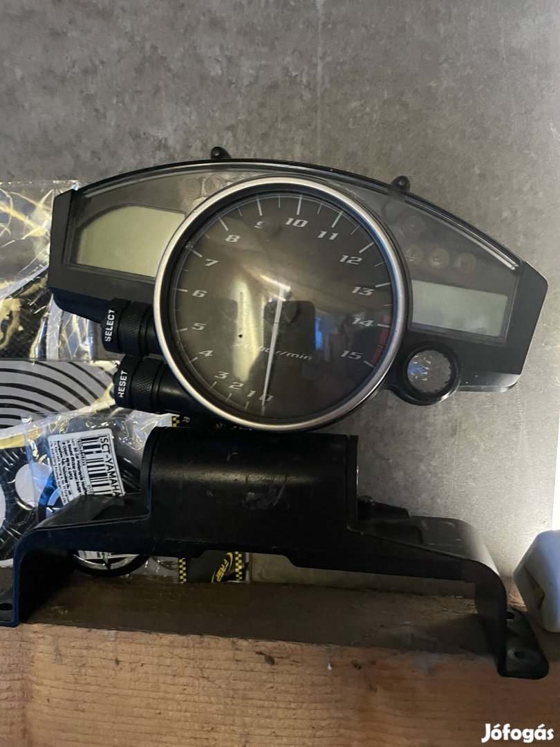Yamaha yzf R1 05 muszerfal es tanktarto